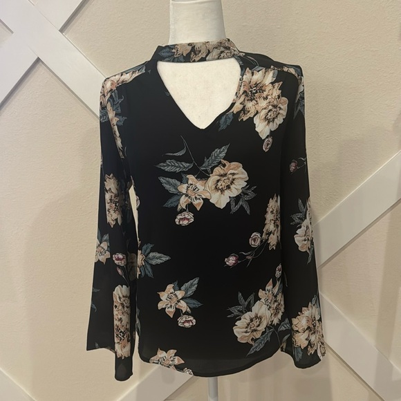 Keyhole neck top - Picture 2 of 5